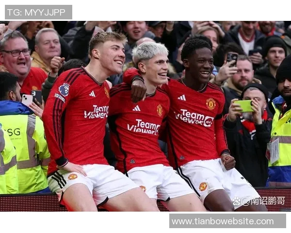 德里赫特社交媒体分享庆祝照片感谢曼联球迷支持艰难比赛后的喜悦